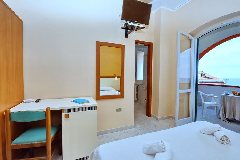 Hotel Costa D'Oro Santa Maria di Castellabate Exterior photo